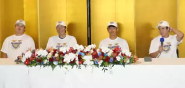 村上宗隆　メジャースタート前に高津臣吾前監督と山田哲人と仲良くポーズ「#高津シンカー」