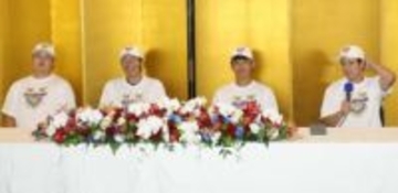 村上宗隆　メジャースタート前に高津臣吾前監督と山田哲人と仲良くポーズ「#高津シンカー」