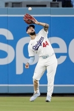 【ドジャース】8回に一時逆転許す　3番手フィリップスが誤算で1回持たず　3連打で追いつかれ→パヘスが捕球後のまさかのエラー