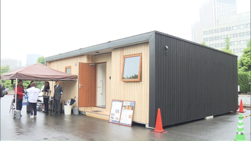 国会敷地内で国産木材を使った「災害用応急住宅」の展示会