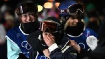 「新たなビッグエアの女王」金メダルの村瀬心椛を2大会連続金のライバルが称賛　決勝ではうれし涙の村瀬にハグ