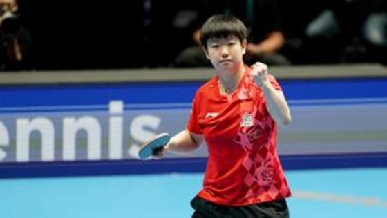 中国世界1位の女王が激闘の中でみせた“ふるまい”　早田ひなも思わず笑顔に【卓球世界選手権】
