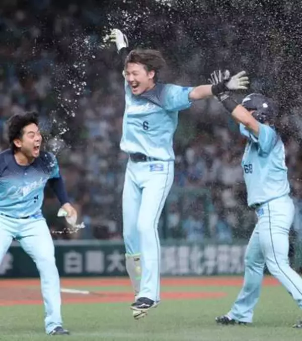 【西武】9回に逆転サヨナラ勝ち　劇的打の源田壮亮に「思い切って初球から振ってくれた」と西口監督　初球打ちでの決着に「気がついたら」とジョークも