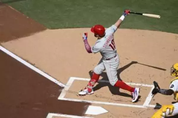 【MLB】シュワバーが力感ない片手一本フォロースルーで悠々フェンス越え　大谷翔平の元同僚右腕から角度20度“ライナー弾”は今季21号　昨季より量産年間『63本』ペースに