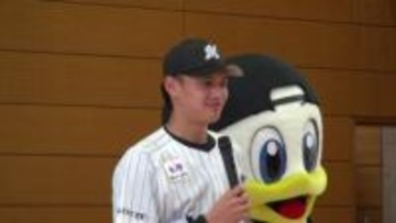【ロッテ】毛利海大が小学1年生へランドセルカバー贈呈「楽しく元気に過ごしてもらえたら」