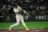 「【WBC】大会第1号は豪州代表　ライトスタンドに先制2ラン　オープニングゲームは緊迫した投手戦」の画像1