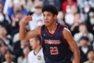 【バスケ】高校1年生の白谷柱誠ジャックがBリーグデビュー　少し緊張した面持ちも体は軽やかで2本のシュートを決める　3Pシュートも果敢に攻める
