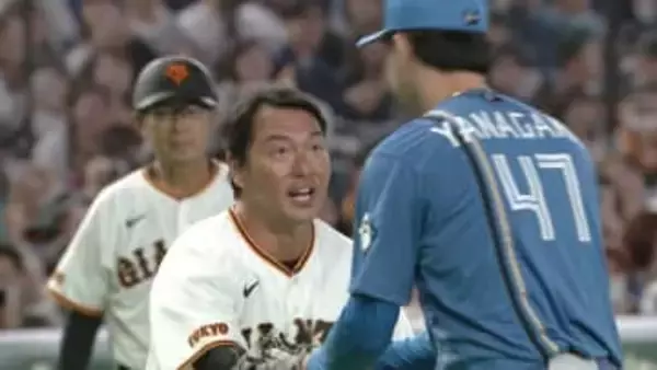 巨人・長野久義が3アウトで相手ピッチャーと握手　引退試合でも際立った“人となり” ヒットに盟友・坂本勇人も大喜び