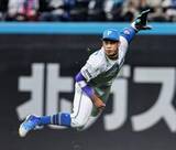 「【日本ハム】万波中正のレーザービーム　強肩さく裂でチームを救いニヤリ」の画像1
