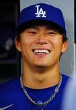 「「あとで話しましょう。あとで具体的に」山本由伸が笑顔で質問中断　日本メディアに笑いが広がる」の画像1