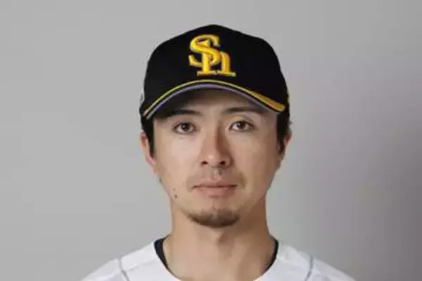 【ソフトバンク】上沢直之にアクシデント　折れたバットが左手付近に直撃　トレーナー駆けつけるもプレー続行