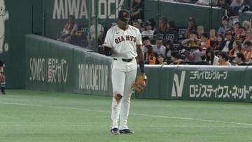 【巨人】ティマのズボンに穴　ファーストゴロでスライディングアウトの全力プレー