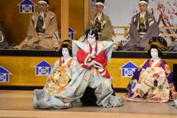 尾上左近改め三代目尾上辰之助、襲名披露で挨拶「一層芸道に精進」　七代目尾上菊五郎らが口上述べる