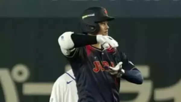 大谷翔平　初の塁上での“お茶たてポーズ”は渋め　強化試合5打席無安打から本番では初球で2ベースヒット