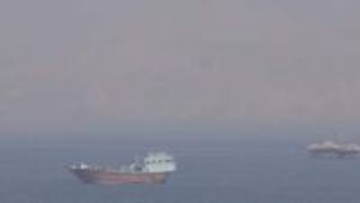 イラン艦船　ホルムズ海峡近くでタンカーに銃撃か