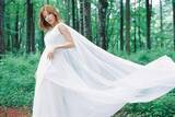 「石井杏奈、理想のプロポーズを明かす「ベタなシチュエーションが大好き」　パンツスタイルのウエディング衣裳姿を披露」の画像1