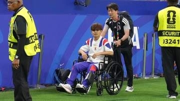 【サッカーW杯】久保建英は車イスでスタジアムをあとに　森保監督は心配そうな様子も…本人はSNSで気丈なコメント