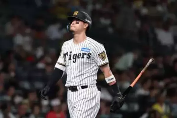 【阪神】メジャー挑戦の佐藤輝明がCS最終戦で見せた姿　大歓声を背にダイヤモンドをかける森下翔太を見つめうなずく