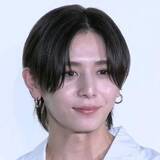 「山田涼介 33歳、いい香りをつけて一言　「僕を嗅ぎたいですよね」」の画像1