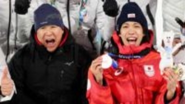 父・学さんが明かす二階堂蓮　息子抱きしめもらい泣きの後、スーパーチームで「ゴールドメダル取りに行け」と鼓舞　35年前の現役時代に感じた“トップジャンパーの資質”も実感