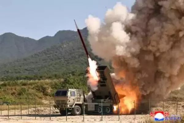 北朝鮮が改良型放射砲の発射実験　金総書記は娘とサッカー試合観戦で“激励”