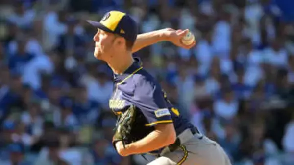 まるで“アベンジャーズ”新人怪物ミジオロウスキーがスゴ技披露？剛速球が同僚の頭上のリンゴを射貫く　MLB公式が真相解明