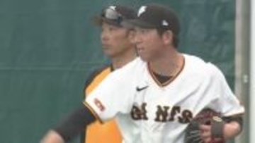 悩む戸郷翔征に阿部監督が送った言葉とは？　隣でアドバイスを送りながら52球見守る