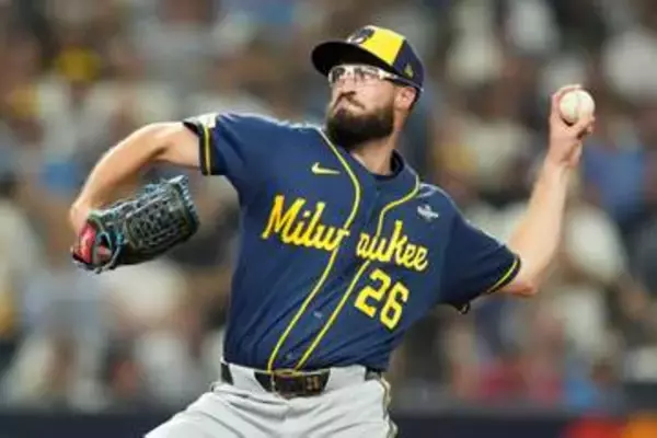 延長12回、勝ち越し弾ブリュワーズ　世界一目前　アーロン・アシュビーは異次元のポストシーズン9試合18回無失点　流れ引き寄せついに勝ち越し