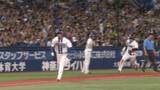 「【DeNA】前日のホームランコンビが“WBC名場面”を再現？　勝又温史を追い抜く勢いで牧秀悟が激走」の画像1