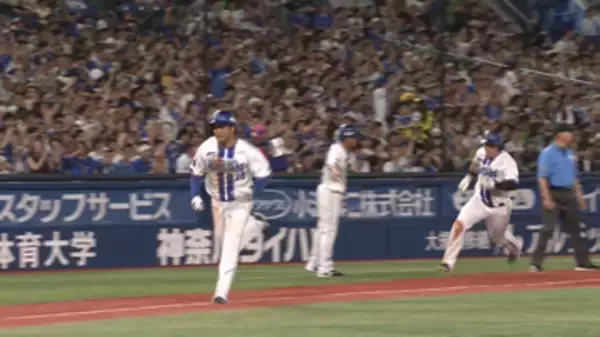 【DeNA】前日のホームランコンビが“WBC名場面”を再現？　勝又温史を追い抜く勢いで牧秀悟が激走