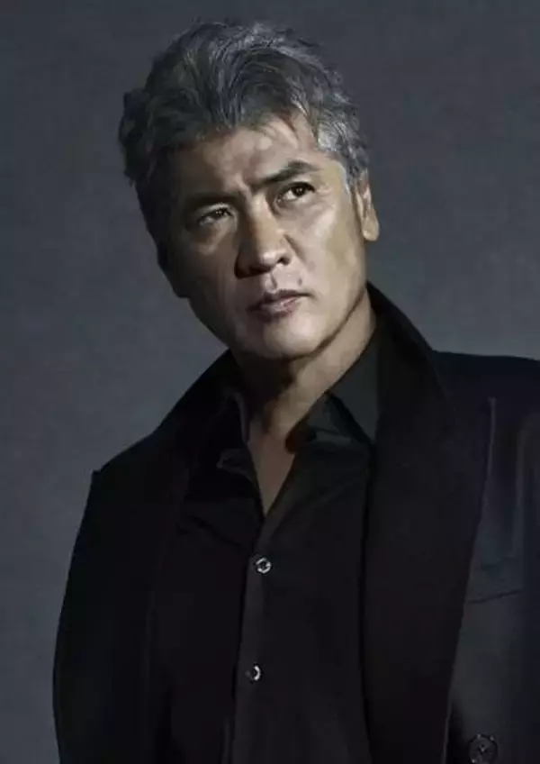 吉川晃司、2公演を延期　左目の眼内レンズ再固定の緊急手術