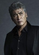 吉川晃司、2公演を延期　左目の眼内レンズ再固定の緊急手術