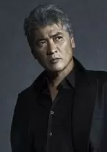 吉川晃司、2公演を延期　左目の眼内レンズ再固定の緊急手術