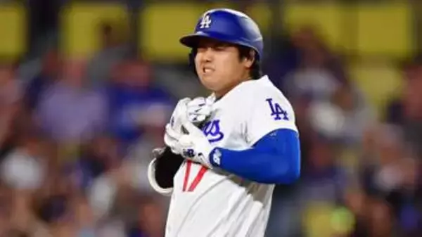 大谷翔平が右手死球で途中交代　ファンの心配よそに“いつも通り”の行動　ロバーツ監督も「問題ない。レントゲンは必要ない」