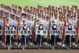「【夏の甲子園】式を前に高校球児が脱帽で黙祷　熊本地震被災者をしのぶ」の画像1