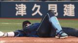 「【DeNA】度会隆輝が死球で倒れ込む　セベリーノの直球が右肘へ　阪神はこの試合2つめ　5回には牧秀悟も左肘に直撃」の画像1