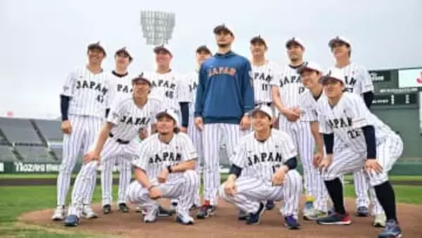 侍ジャパンがマイアミ到着　異例のキャンプ参加＆ベンチに飾られたユニホーム…ダルビッシュ有との再会にも注目