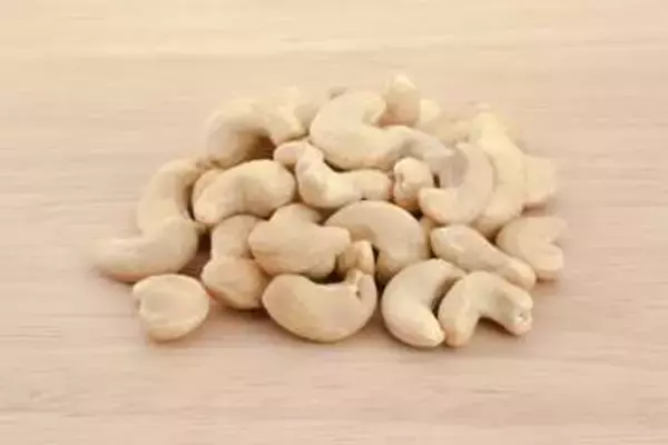 アレルギー表示「カシューナッツ」きょうから義務化　ナッツアレルギー症例数急増をうけ