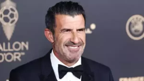 フィーゴ氏が人混みにまじり明治神宮に初詣!?　ごった返す南神門や東京の夜景、富士山、寿司などのフォト公開 　「Amazing time in japan」と日本堪能