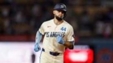 【ドジャース】パヘスが先制10号3ラン　直後に2者連続弾のマンシーにひまわりの種かけ祝福