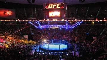 【UFC】鶴屋怜が圧巻のバックチョーク一本勝ち　金髪に染め気合い　打撃に投げに寝技に、全てで相手を圧倒し完勝