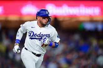 代打ロハスが7回に勝ち越し弾　ベテランの勝負強い一振りでドジャース1点リードへ