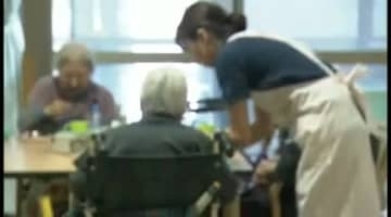 介護事業者に支払われる「介護報酬」2.03％引き上げへ　介護職員確保のため前倒しで来年6月に改定