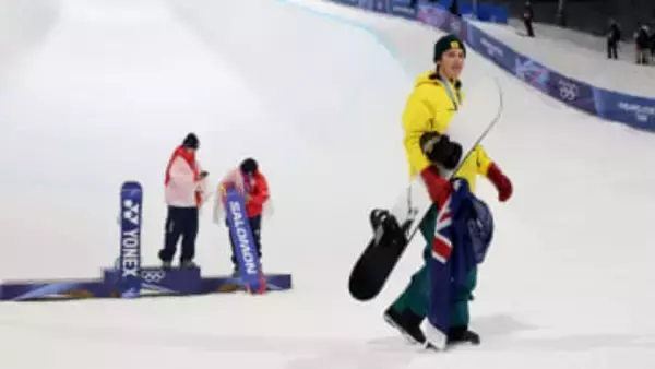 銀メダルのオーストラリア人選手の温かい人柄　4位で涙のライバルを思いやる　激闘のスノーボード男子ハーフパイプ