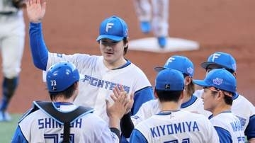 新庄監督「圧倒的オーラ、シブ過ぎる」と完封勝利の有原航平をたたえる　苦戦した楽天の古謝樹に対しても「完全試合を覚悟してしまうくらい凄かった」と素直な言葉