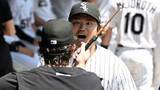 「村上宗隆と魔法の相性は？試合前にチームメートが杖で一振り　村上も最高の反応でマルチの活躍　ホワイトソックス勝利」の画像1