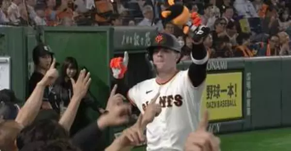 巨人が反撃　キャベッジの11号同点弾が飛び出す　バックスクリーンへの豪快な一撃で先発・田中将大を援護