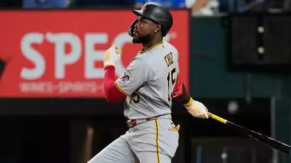 【MLB】パイレーツ戦で打球が土ぼこりだらけのポールをきれいに　大きくバウンドしスタンドへ