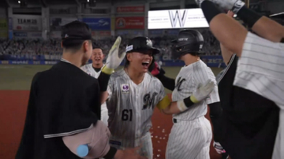 【ロッテ】2夜連続のサヨナラ勝利　苦しむ山本大斗が決めた！プロ初のサヨナラタイムリーで手荒い祝福に大絶叫