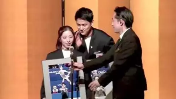 引退の“りくりゅう”　ピンチの三浦璃来に木原龍一が耳元でささやきアドバイス　今年度の「スケーター・オブ・ザ・イヤー」に輝く